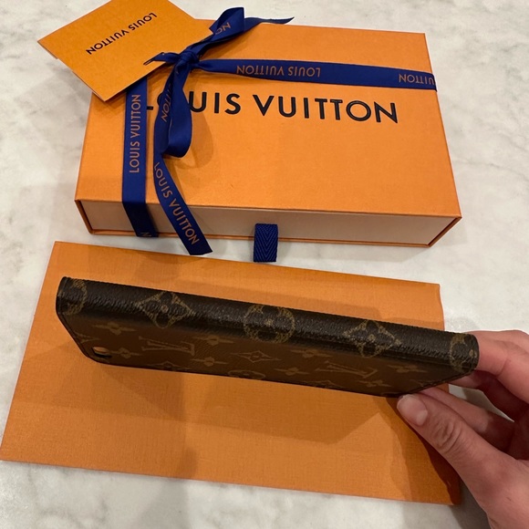 Authentic Louis Vuitton Phone case. - Picture 4 of 6